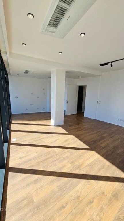Apartament 2+1+2 post parkimi per qera tek Lake View