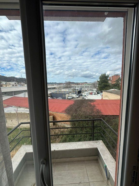APARTAMENT 2+1 ME QERA PRANE XHAMIS