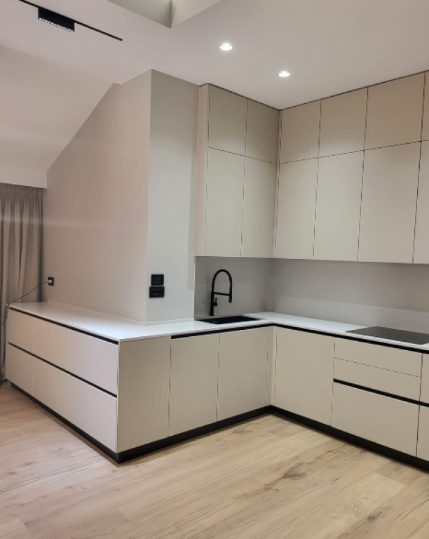 🏡 JEPET ME QIRA – DUPLEX 3+1+2 + POST PARKIMI | PRANË Kodra e Diellit