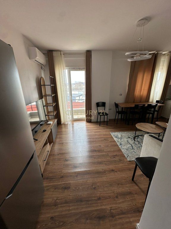 APARTAMENT 2+1 ME QERA PRANE XHAMIS