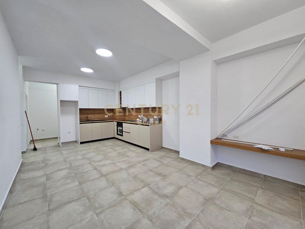 APARTAMENT 2+1+2 ME POST PARKIMI PER QERA NE XHAMLLIK