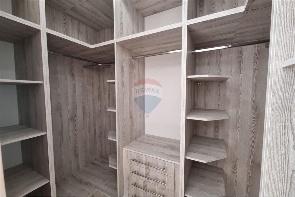 APARTAMENT 3+1+3+ 2 POSTE PARKIMI PER QIRA!