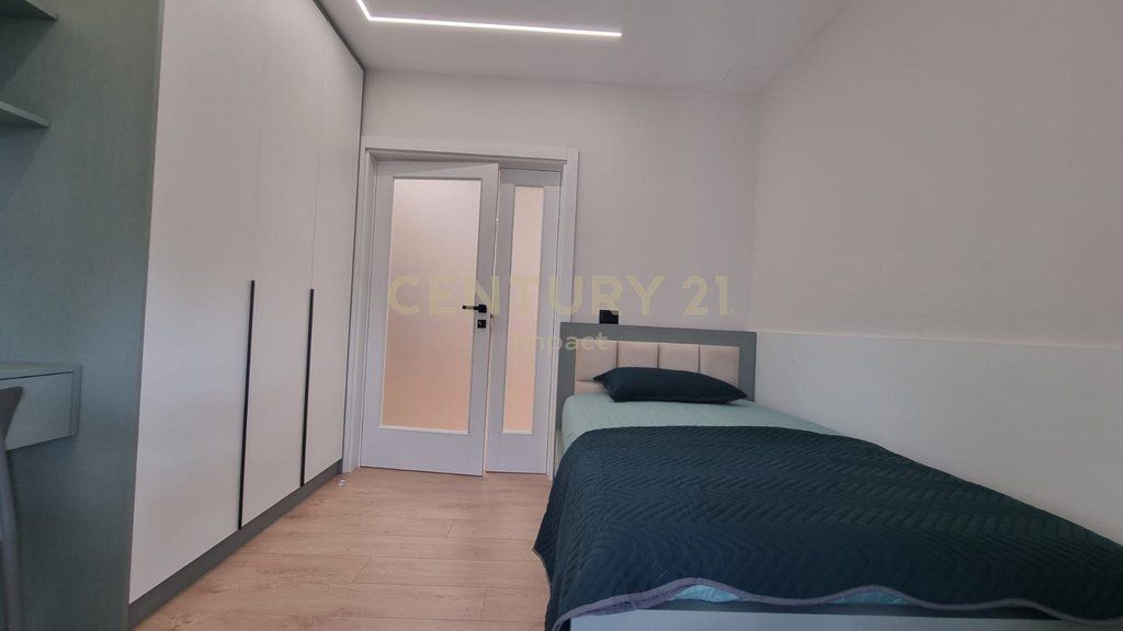 Apartment 2+1 for rent at Komuna e Parisit