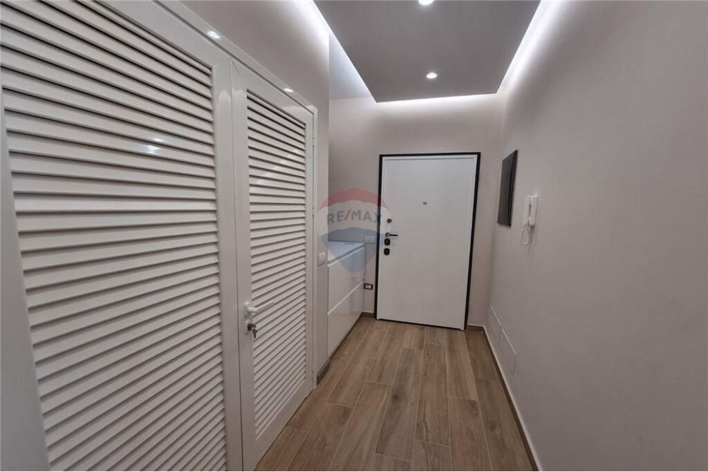 APARTMENT 3+1+3+ 2 PARKING SPACES FOR RENT, DRY LAKE