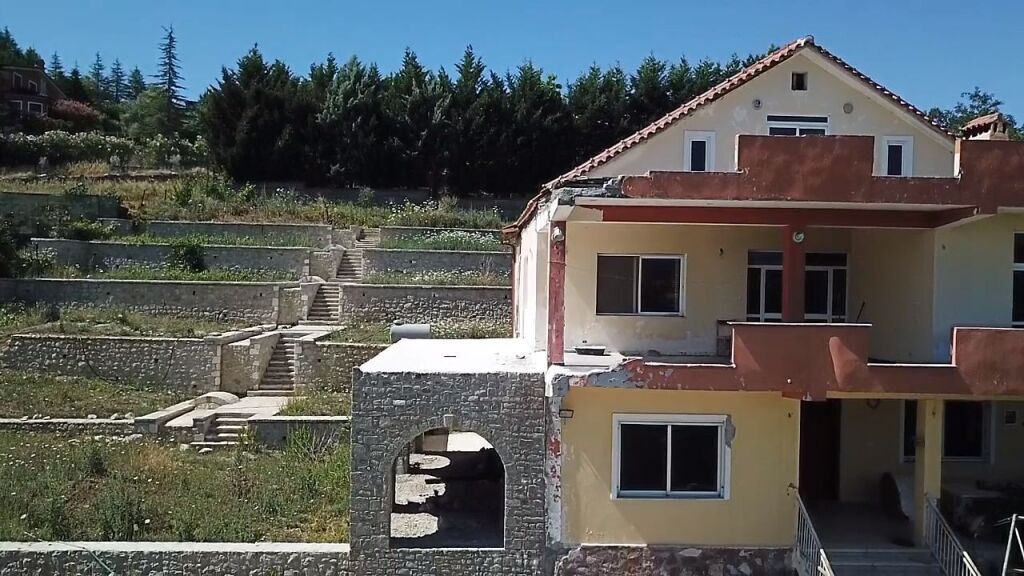 VILLA IN VENDITA 2 PIANI +SOTTOTETTO A PEZE HELMES 350.000 EURO