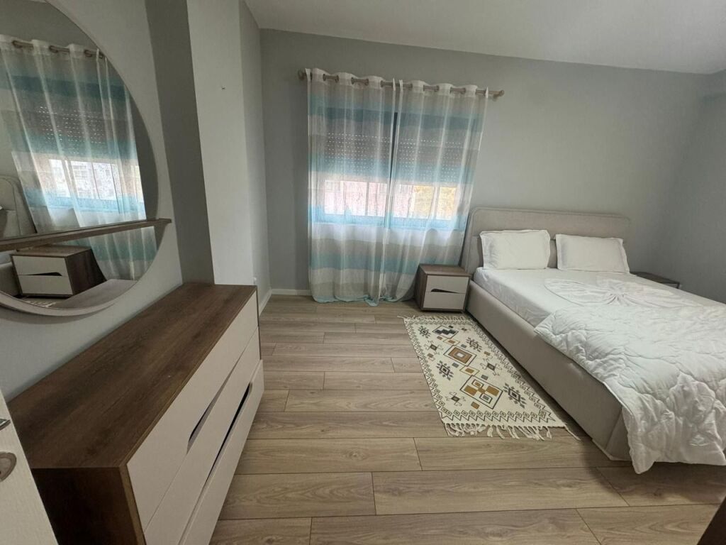Apartament 2+1, Fresku!