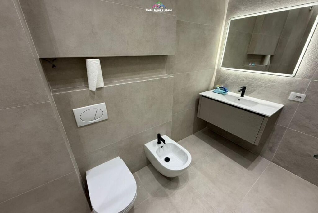 Zyre Me Qera 2+1+2 Ne Astir (ID BZ2465) Tirane.