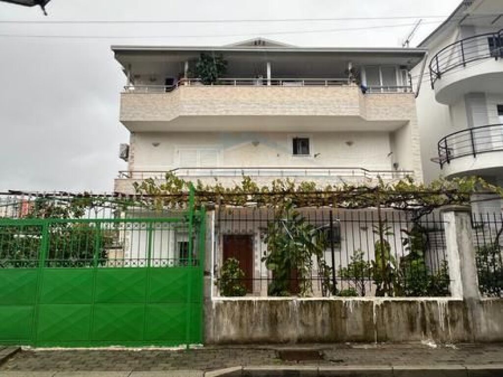 In vendita, Casa su 3 piani, Misto Mame, Tirana.