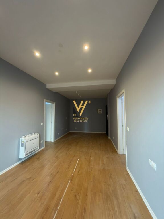 OFFICE 100 M2 FOR RENT ON KAVAJES STREET 1,200 EURO