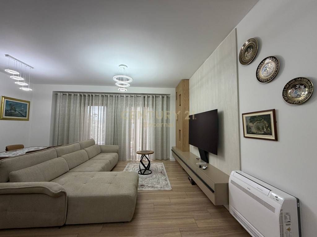 APPARTAMENTO 3+1+2 CON PARCHEGGIO IN AFFITTO AL GARDEN BUILDING