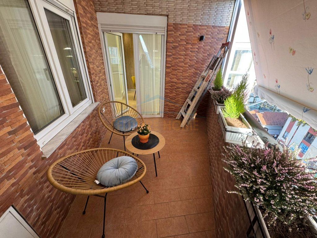 Shitet, Apartament 2+1, Zogu i Zi, Tirane. DB63809