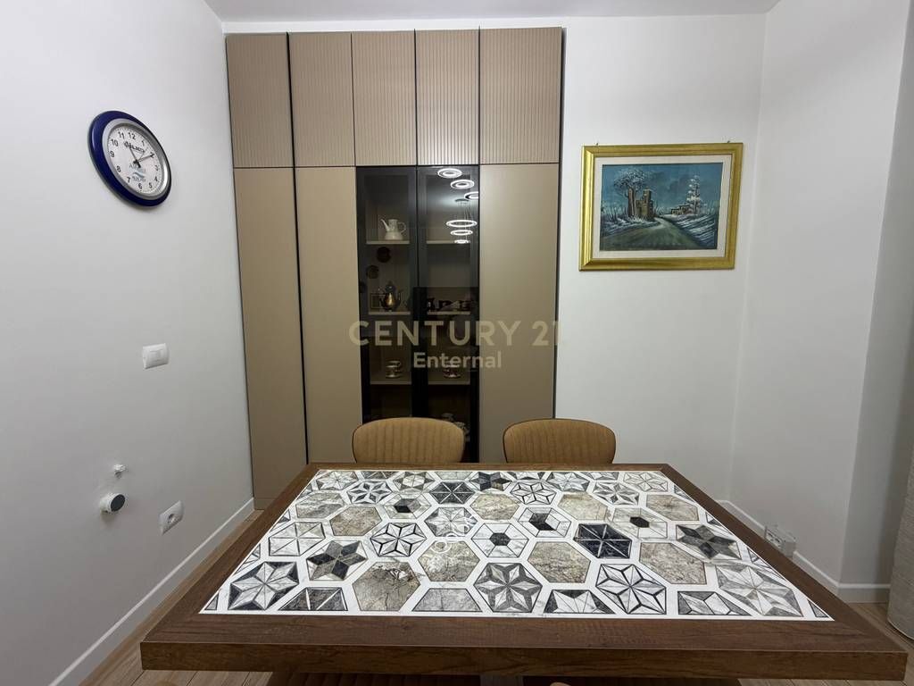 APPARTAMENTO 3+1+2 CON PARCHEGGIO IN AFFITTO AL GARDEN BUILDING