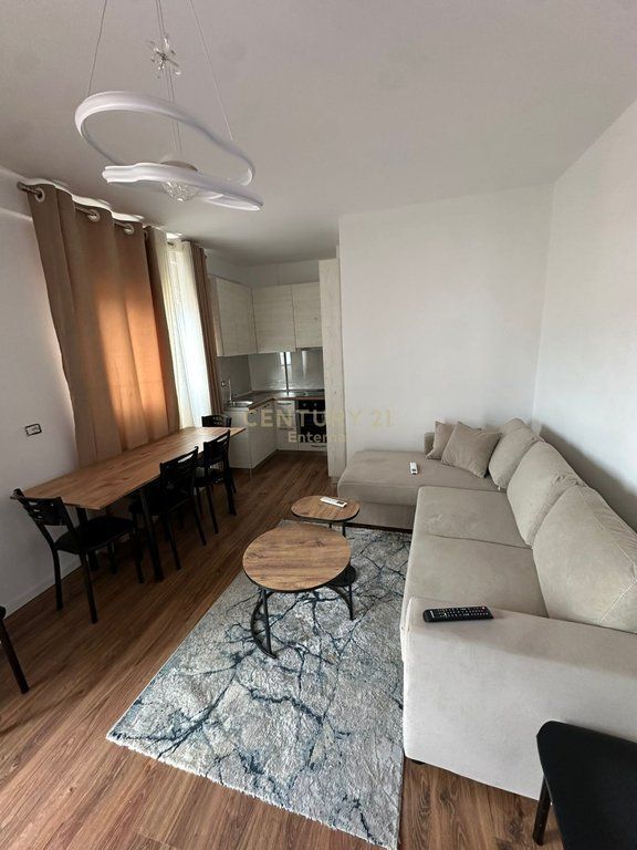 APARTAMENT 2+1 ME QERA PRANE XHAMIS