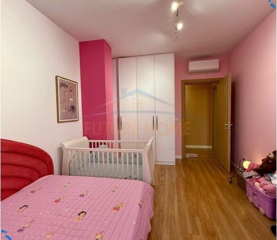 Shitet, Apartament 2+1+2, Rruga e Barrikadave, Tiranë