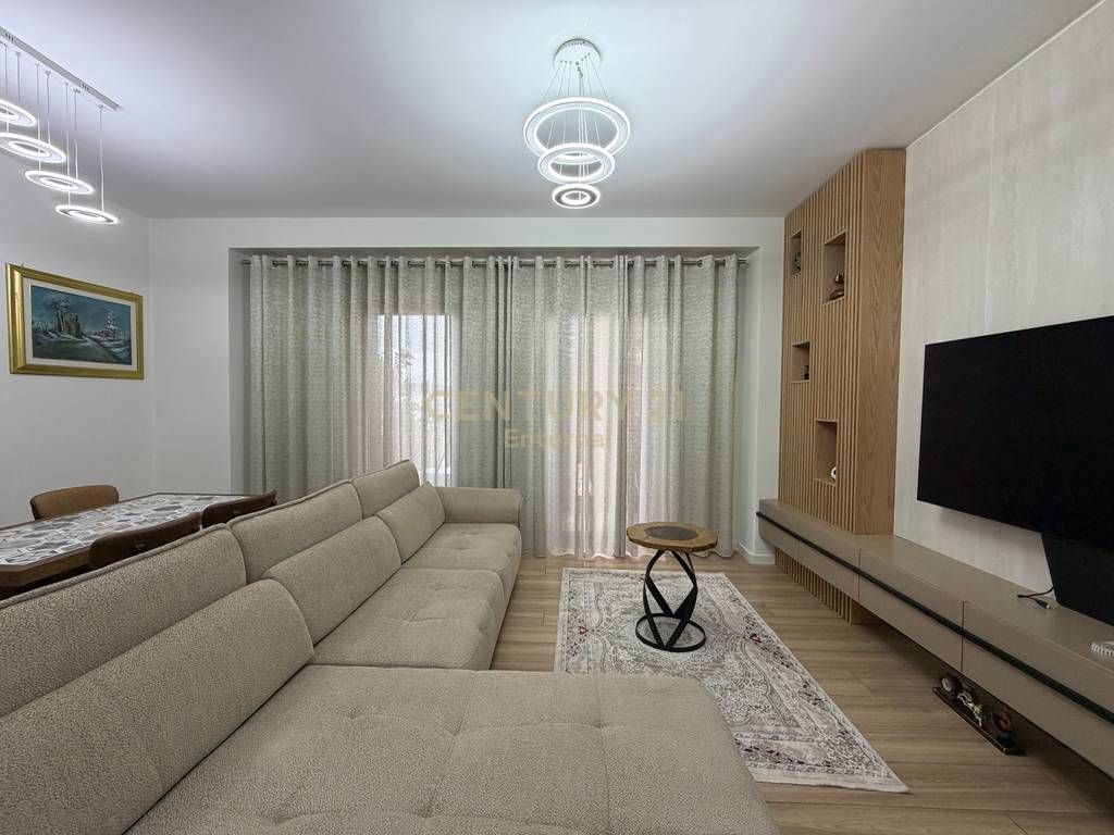APPARTAMENTO 3+1+2 CON PARCHEGGIO IN AFFITTO AL GARDEN BUILDING