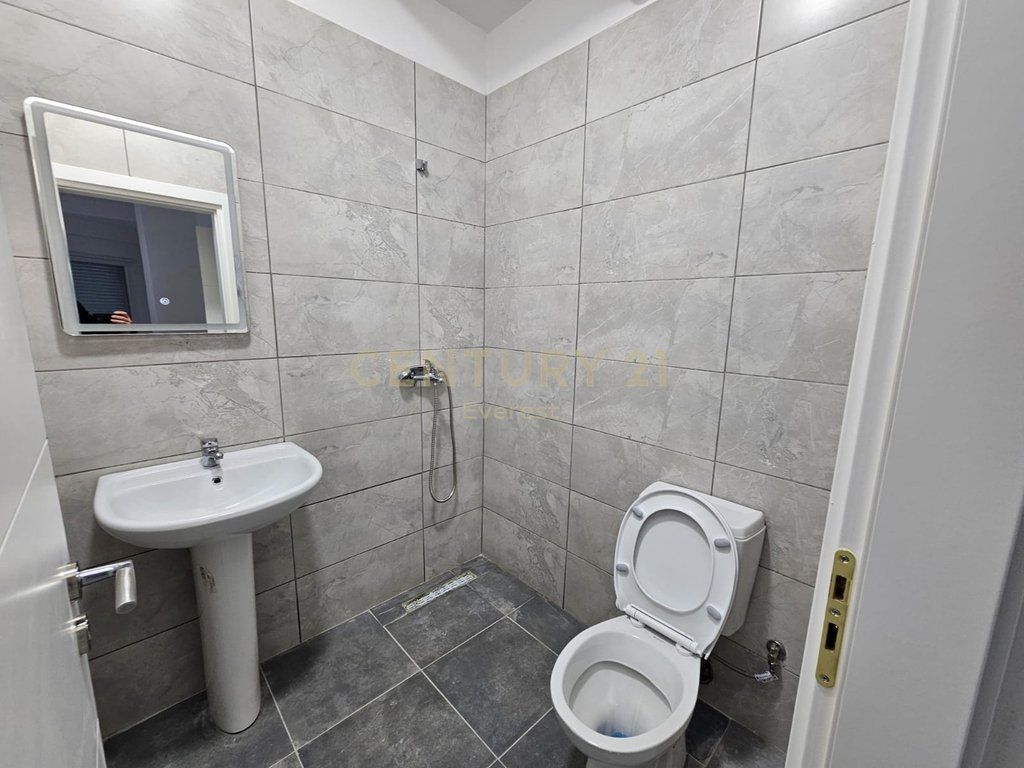 APARTAMENT 2+1+2 ME POST PARKIMI PER QERA NE XHAMLLIK