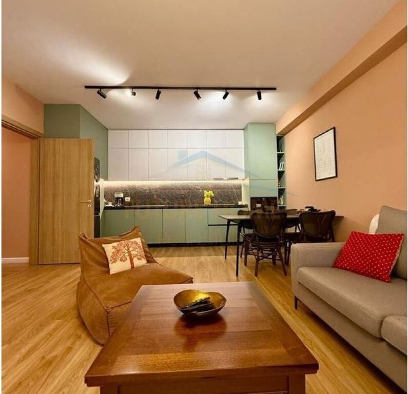 Shitet, Apartament 2+1+2, Rruga e Barrikadave, Tiranë