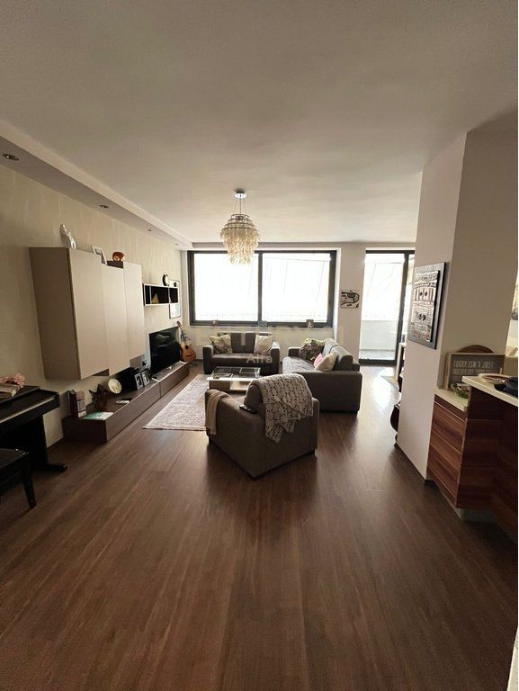 APARTAMENT 3+1+2 PER QIRA NE ISH BLLOK