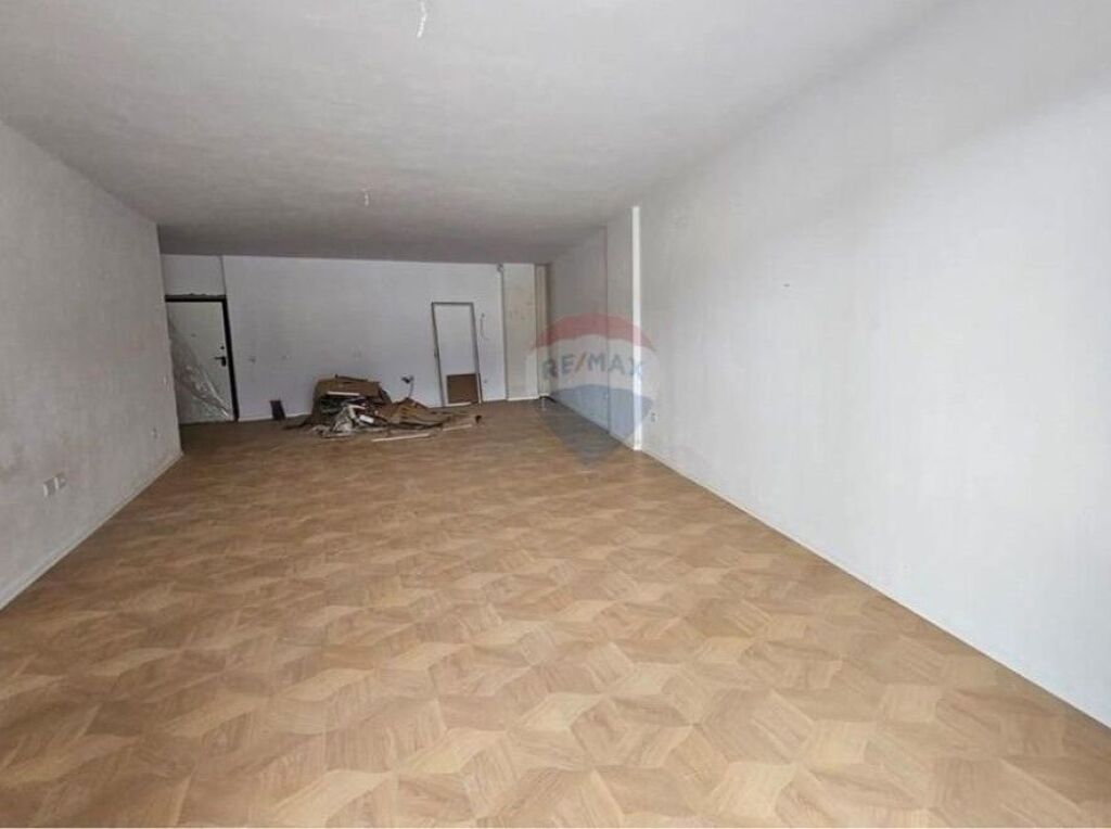 Apartament - Për Shitje - Rruga 5 Maji, Tiranë(ID: 530181101-278)