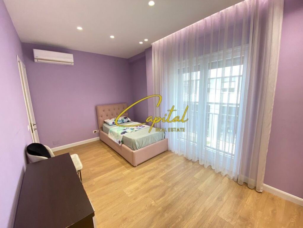 APARTAMENT ME QIRA 2+1 RRUGA E DIBRES 800 EURO