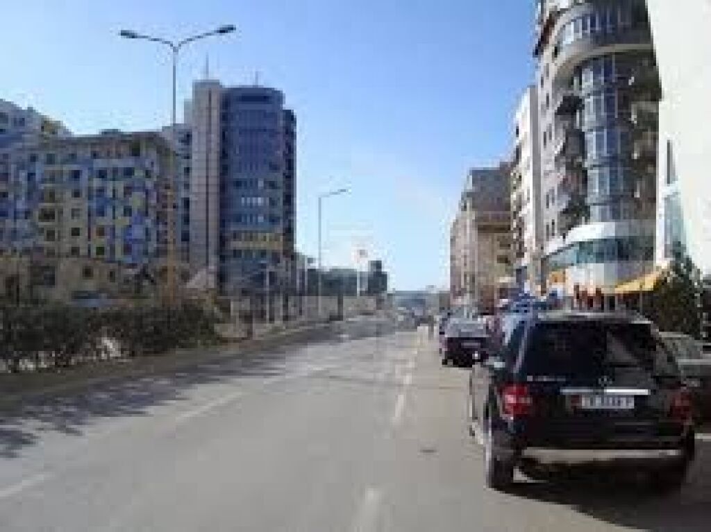 Ambient Open Space 585 m² për Qira – Ish Parku