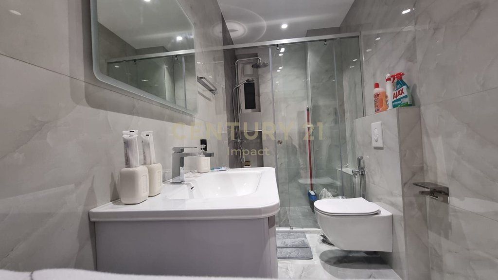 Apartment 2+1 for rent at Komuna e Parisit
