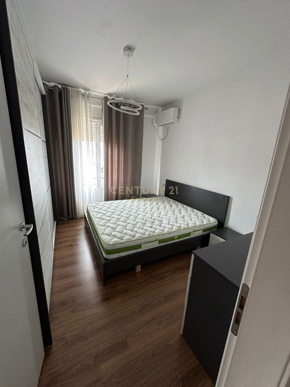 APARTAMENT 2+1 ME QERA PRANE XHAMIS