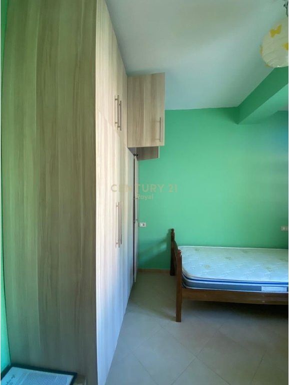 APARTAMENT 2+1+2 ME QIRA TEK ZOGU I ZI