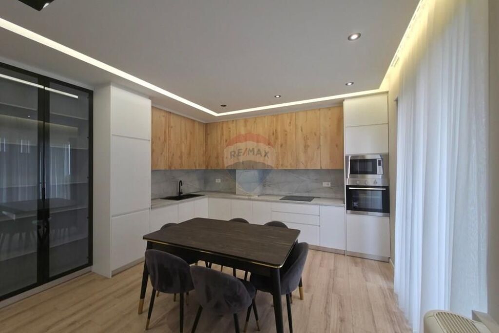 APARTMENT 3+1+2 WITH YARD+2 PARKING SPOTS FOR RENT!