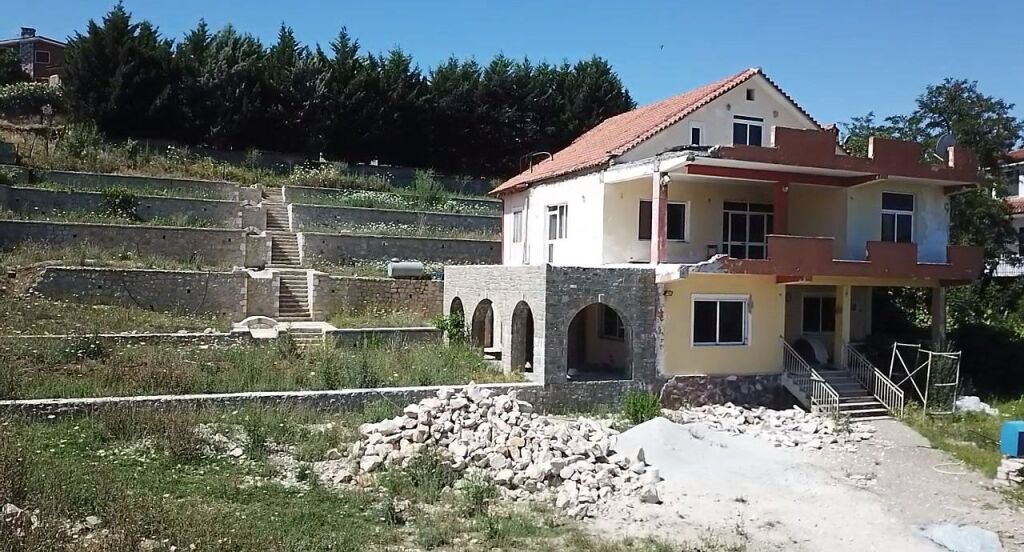 VILLA IN VENDITA 2 PIANI +SOTTOTETTO A PEZE HELMES 350.000 EURO