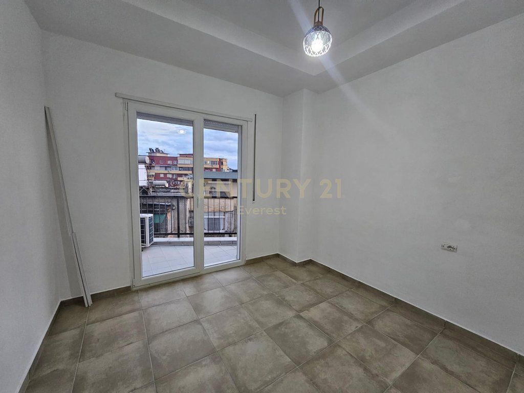 APARTAMENT 2+1+2 ME POST PARKIMI PER QERA NE XHAMLLIK