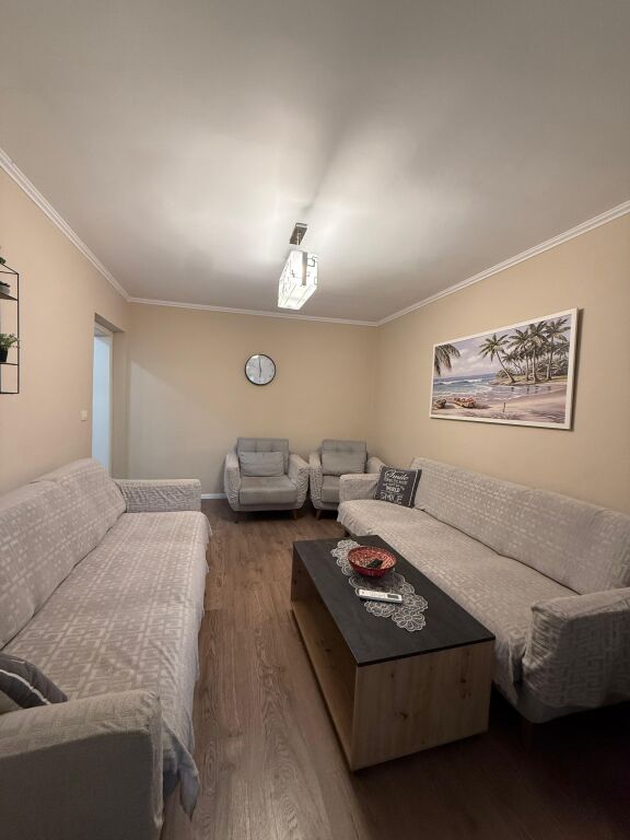 🏠 Jepet me Qira Apartament 2+1 📍 Myslym Shyr  🏢 Kati i 3, pallat ekzistues 📐 Siperfaqe: 93.7 m² 💶 Çmimi: 80.000 Leke / Muaj