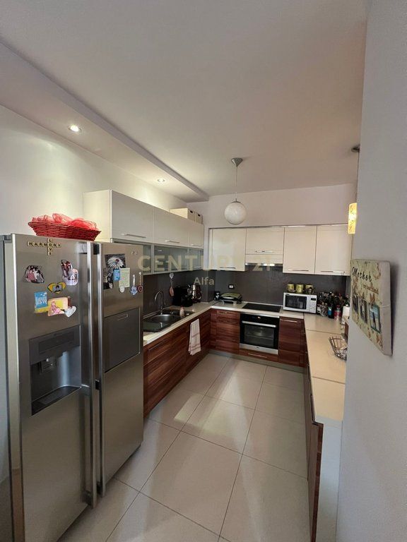 APARTAMENT 3+1+2 PER QIRA NE ISH BLLOK