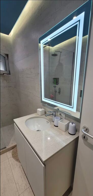 2+1,furnished at hotel mondiali,21 december,750 euro,and for airbnb