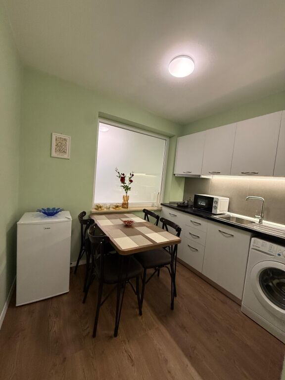 🏠 Jepet me Qira Apartament 2+1 📍 Myslym Shyr  🏢 Kati i 3, pallat ekzistues 📐 Siperfaqe: 93.7 m² 💶 Çmimi: 80.000 Leke / Muaj