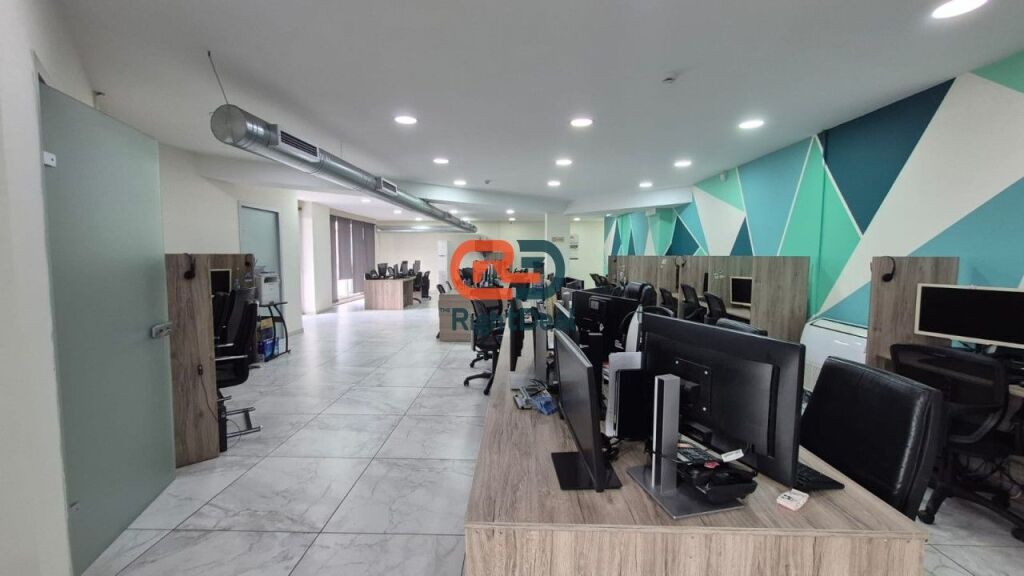 At "Turdiu Center" Super Business Premises For Rent With Facade From The Center!!