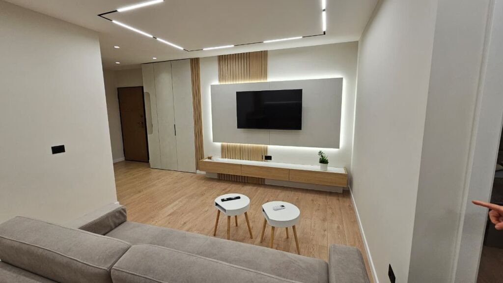 Apartment 2+1 for Rent, Commune of Paris, near the roundabout!