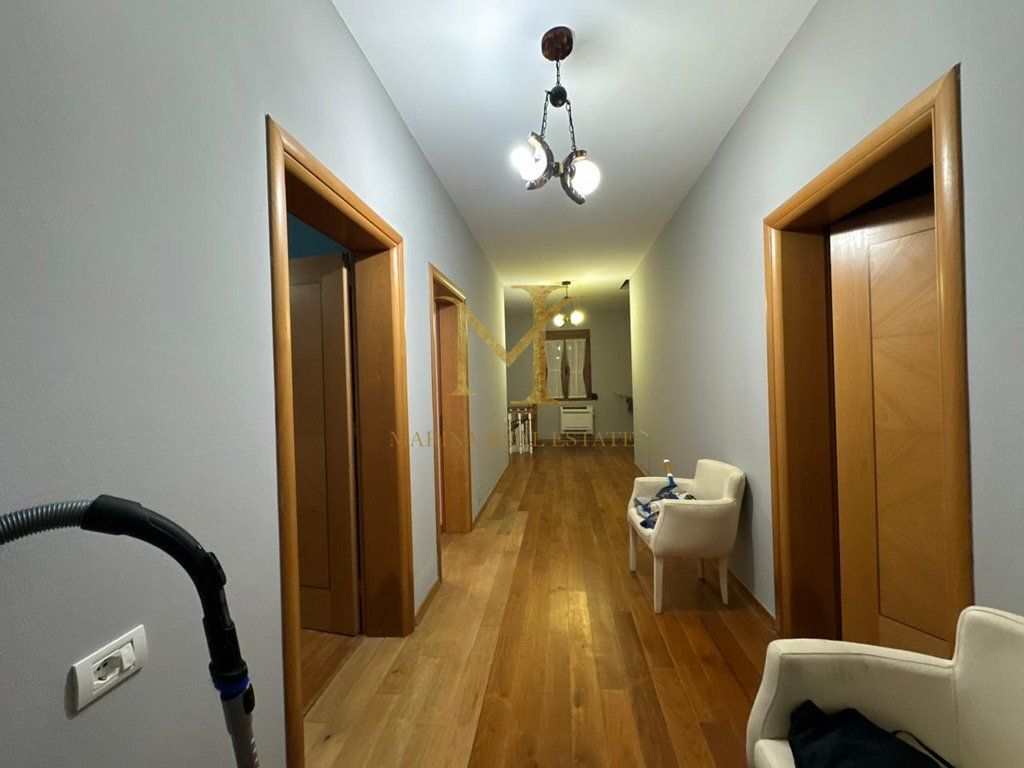 Villa for sale on Gjiri i Lalzit Street, Durres - 4 rooms and 2 bathrooms