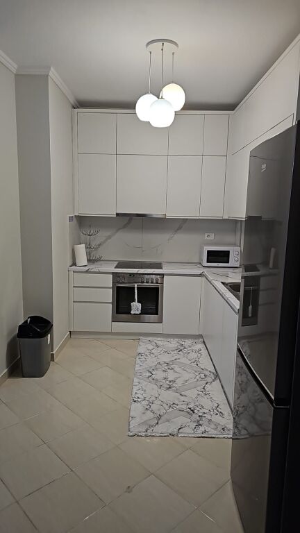 Jepet me qera një apartament 2+1  në zonen e Kodres se Diellit,prane supermarket Aldi