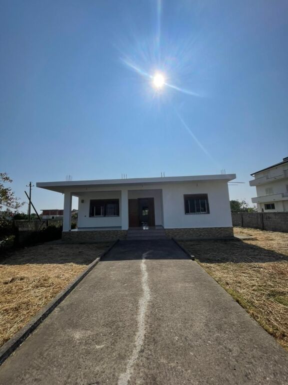 Private House for Sale in Shijak