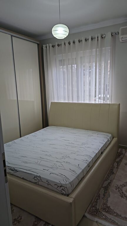 Jepet me qera një apartament 2+1  në zonen e Kodres se Diellit,prane supermarket Aldi