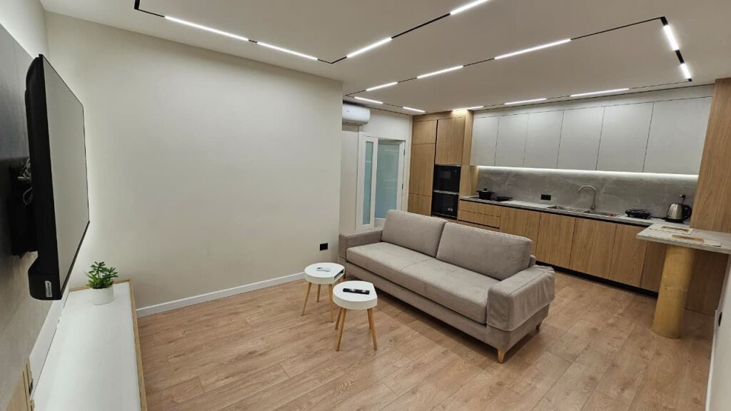 Apartment 2+1 for Rent, Commune of Paris, near the roundabout!