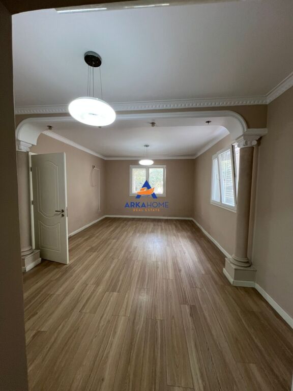 JEPET ME QIRA VILË 2 KATE 250M2 "BLLOKU I VILAVE, SELITË" 2.500 EURO