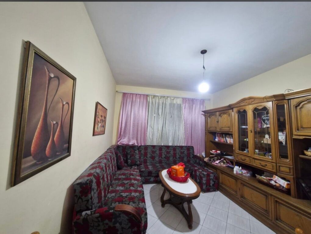 1+1, furnished at the Artisti bar in Astir, price 400 thousand lek
