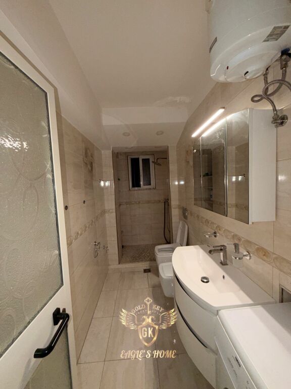 IN AFFITTO  • 2+1 con balcone  ☎️ 📍 Posizione: Quartiere 6 Ex Distretto di Durazzo