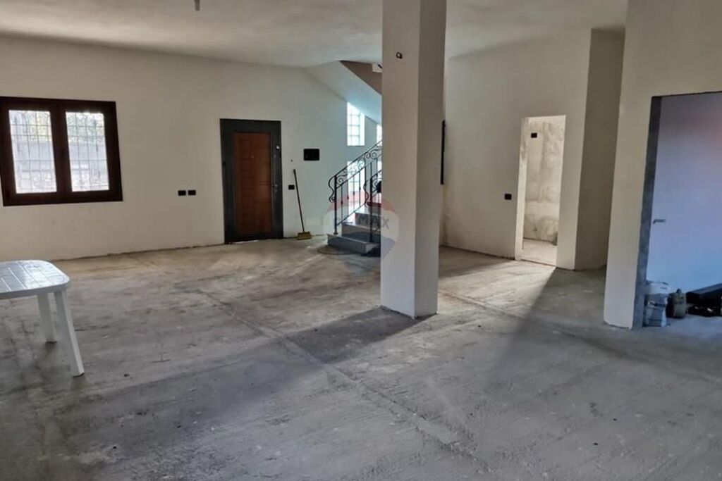 Villa - For Sale - Tufinë, Tirana 250,000 €