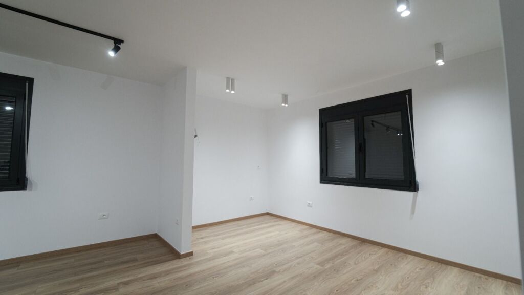 BUSINESS PREMISES FOR RENT 2 FLOORS NEAR THE MUSEUM, DURRES