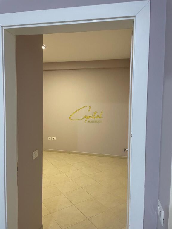 APARTAMENT ME QIRA 2+1 5 MAJI 50.000 LEKE