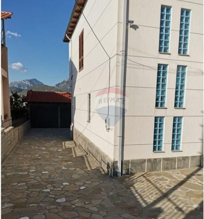 Villa - For Sale - Tufinë, Tirana 250,000 €