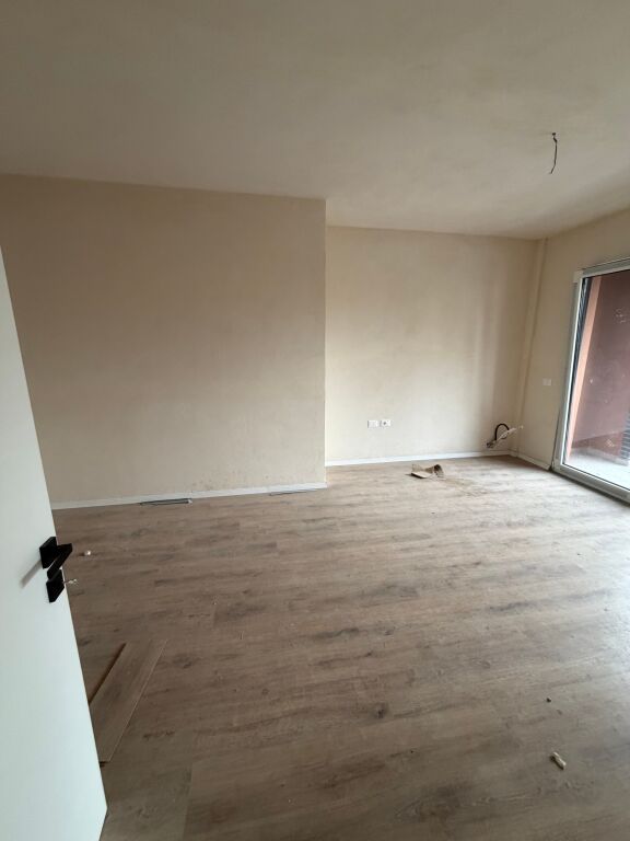 1+1,per ufficio,2° piano residenziale,ex campo di aviazione,550 euro